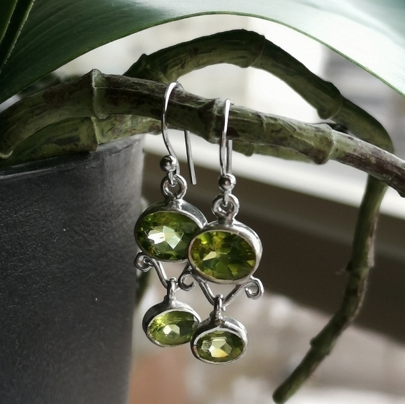 Green Peridot dangle drop earrings in Sterling Silver NEW - Picture 2 of 6